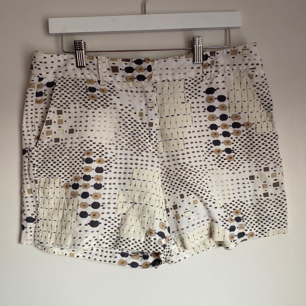 Sandro Studio shorts white with design. Size 8
